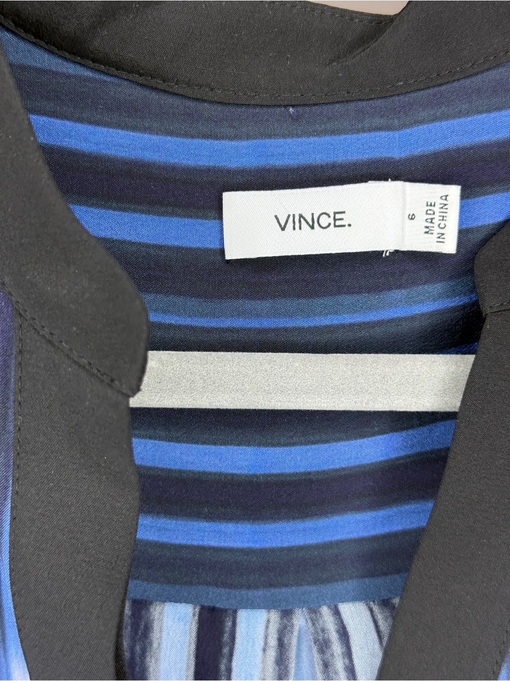 Vince Top 💯 Silk Sz 6 Blue White Striped Monaco Tie-Dye V-Neck Hi-Low Hem | EUC - Picture 5 of 8